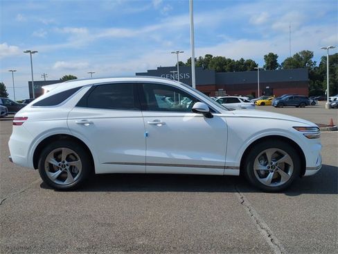 New 2026 Genesis GV70 2.5T Advanced image 3