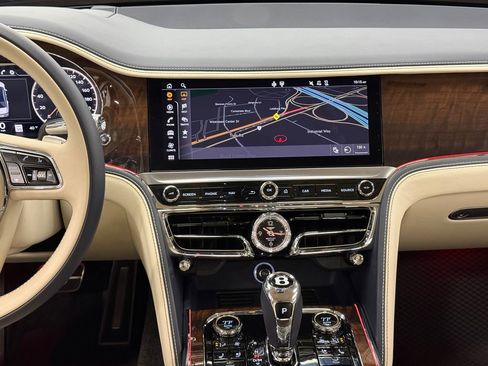 Used 2022 Bentley Flying Spur Plug-In Hybrid image 54