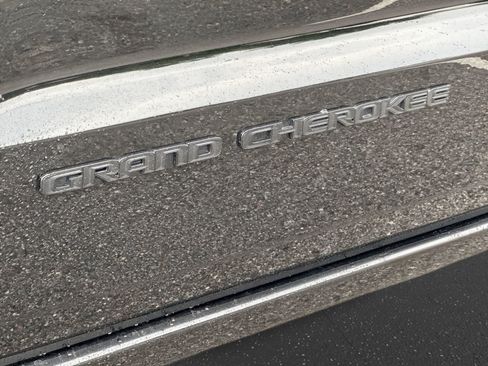 Used 2020 Jeep Grand Cherokee Altitude AWD/4WD image 19