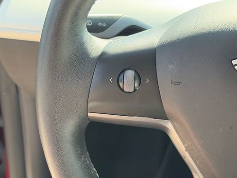 Used 2022 Tesla Model Y Long Range AWD/4WD image 22