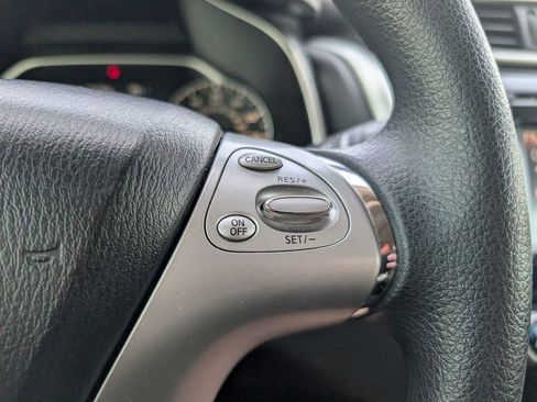 Used 2016 Nissan Murano S image 16