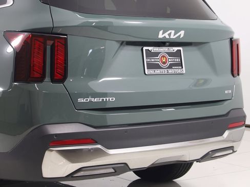 Used 2025 Kia Sorento EX image 24