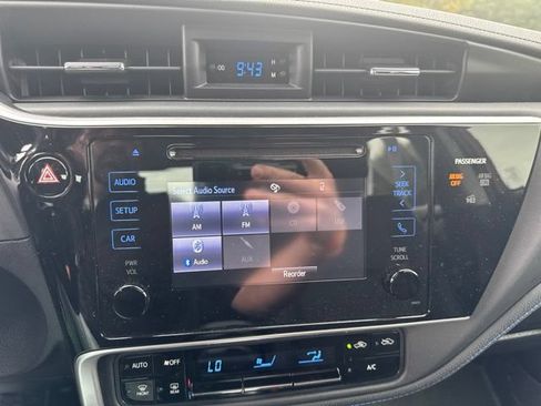 Used 2017 Toyota Corolla SE FWD image 13
