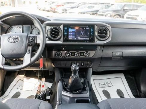 Used 2019 Toyota Tacoma TRD Sport AWD/4WD image 14