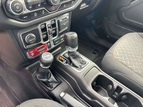 Used 2024 Jeep Gladiator Mojave w/ Technology Group image 26