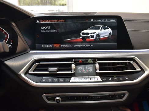 Used 2021 BMW X6 xDrive40i w/ M Sport Package AWD/4WD image 25