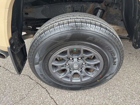 Used 2018 Toyota Tacoma SR5 image 14