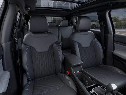 New 2025 Jeep Compass Latitude w/ Sun & Sound Group image 29