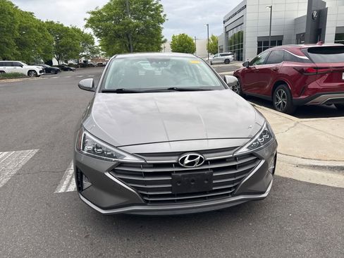 Used 2020 Hyundai Elantra Limited image 2