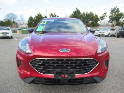 Used 2022 Ford Escape SE w/ SE Sport Appearance Package AWD/4WD image 2