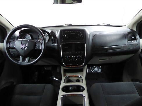 Used 2016 Dodge Grand Caravan SXT image 9