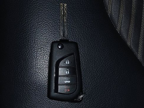 Used 2022 Toyota Camry SE image 32