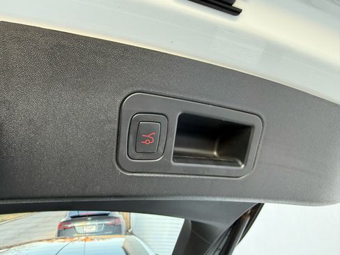 Used 2018 Tesla Model S 100D image 34