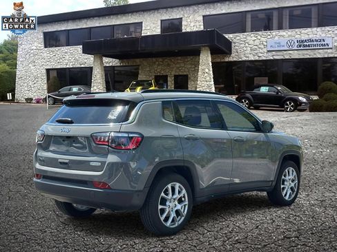 Used 2023 Jeep Compass Latitude w/ Sun and Sound Group AWD/4WD image 5