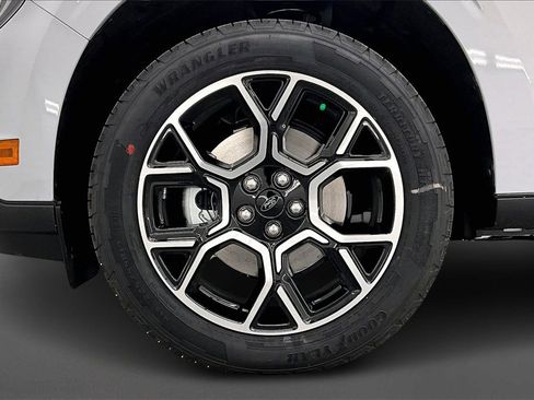 New 2026 Ford Maverick Lariat image 13