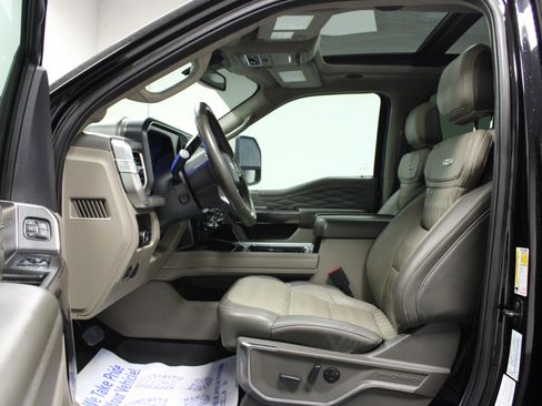 Used 2025 Ford F450 Platinum w/ Platinum Plus Package AWD/4WD image 12