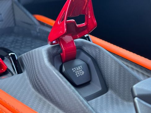 Used 2024 Lamborghini Revuelto image 26