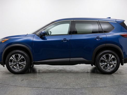 Used 2025 Nissan Rogue SV image 5