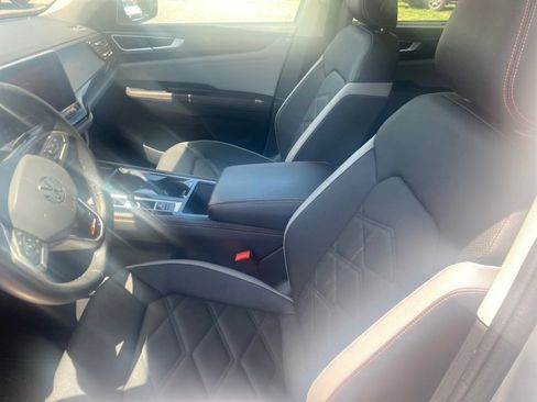 Used 2025 Volkswagen Atlas Peak Edition SE AWD/4WD image 7