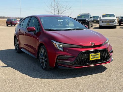 Used 2025 Toyota Corolla SE w/ SE Premium Package image 3