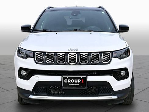 Used 2025 Jeep Compass Limited AWD/4WD image 4