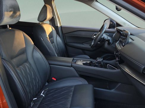 Used 2021 Nissan Rogue Platinum image 19