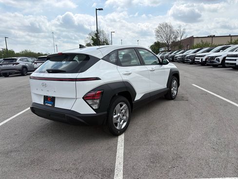 New 2026 Hyundai Kona SE FWD image 5