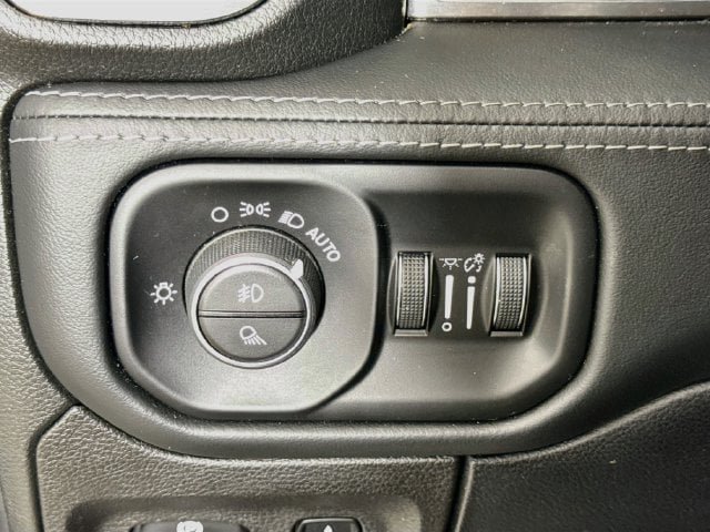 Used 2019 RAM 1500 Limited AWD/4WD image 11