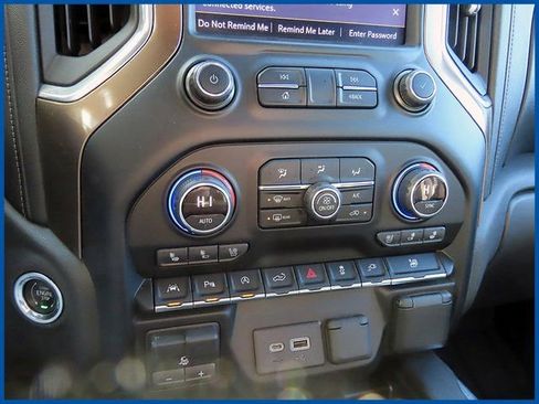 Used 2019 Chevrolet Silverado 1500 High Country w/ Technology Package image 18