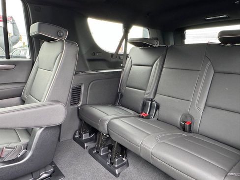 New 2025 Chevrolet Suburban Premier image 9
