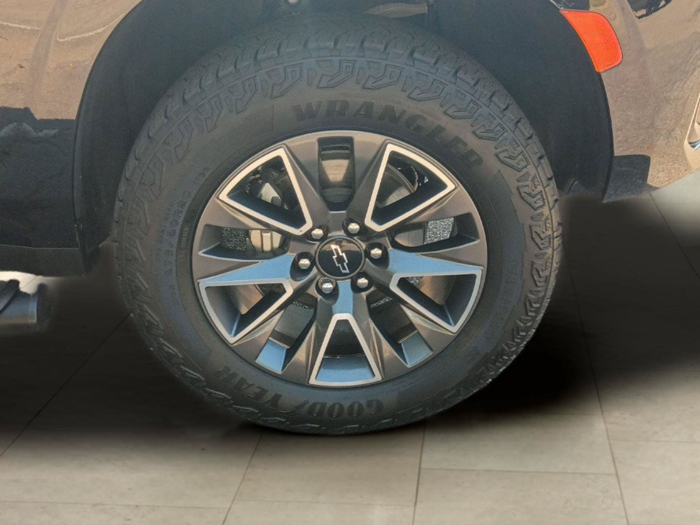 Used 2024 Chevrolet Tahoe Z71 w/ Luxury Package AWD/4WD image 13