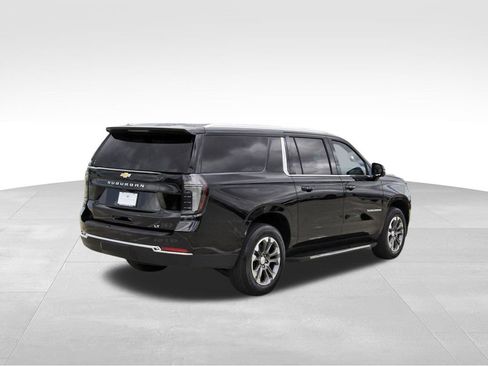 Used 2025 Chevrolet Suburban LT w/ Comfort Package RWD image 4
