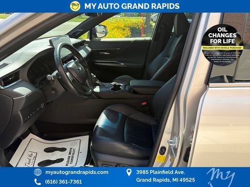 Used 2021 Toyota Venza Limited w/ Advanced Technology Package AWD/4WD image 9