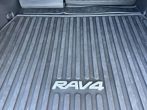 Used 2022 Toyota RAV4 XLE image 16