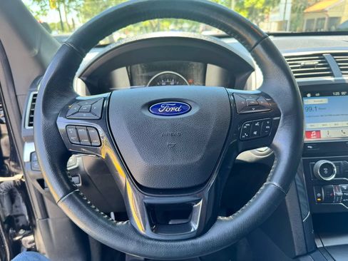 Used 2017 Ford Explorer XLT w/ Equipment Group 202A FWD image 27