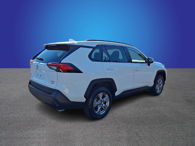 Used 2025 Toyota RAV4 XLE AWD/4WD image 4