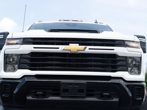 Used 2025 Chevrolet Silverado 2500 Custom w/ Z71 Off-Road Package AWD/4WD image 32