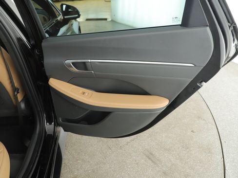 Used 2023 Hyundai Sonata Limited w/ Cargo Package image 17