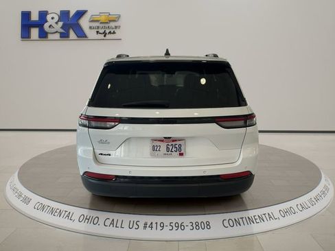 Used 2023 Jeep Grand Cherokee Altitude AWD/4WD image 5
