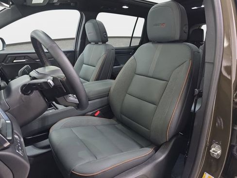 Used 2025 GMC Acadia AT4 w/ Luxury Package AWD/4WD image 14