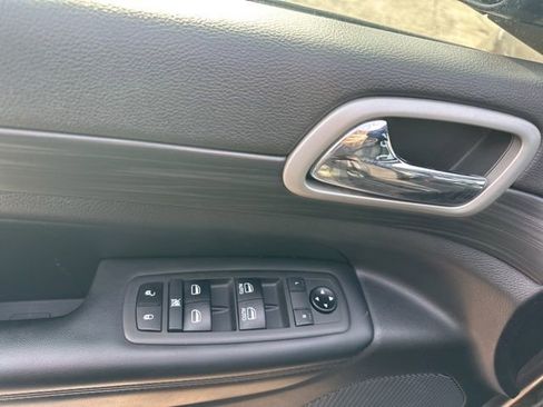 Used 2021 Jeep Grand Cherokee Laredo X image 14