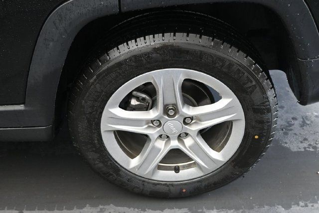 Used 2024 Jeep Compass Latitude w/ Altitude Special Edition AWD/4WD image 13