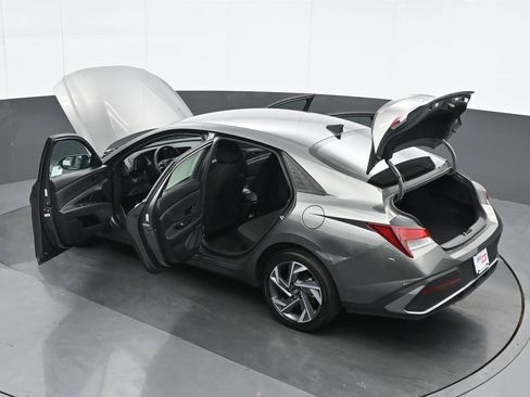 Used 2025 Hyundai Elantra Sport FWD image 38