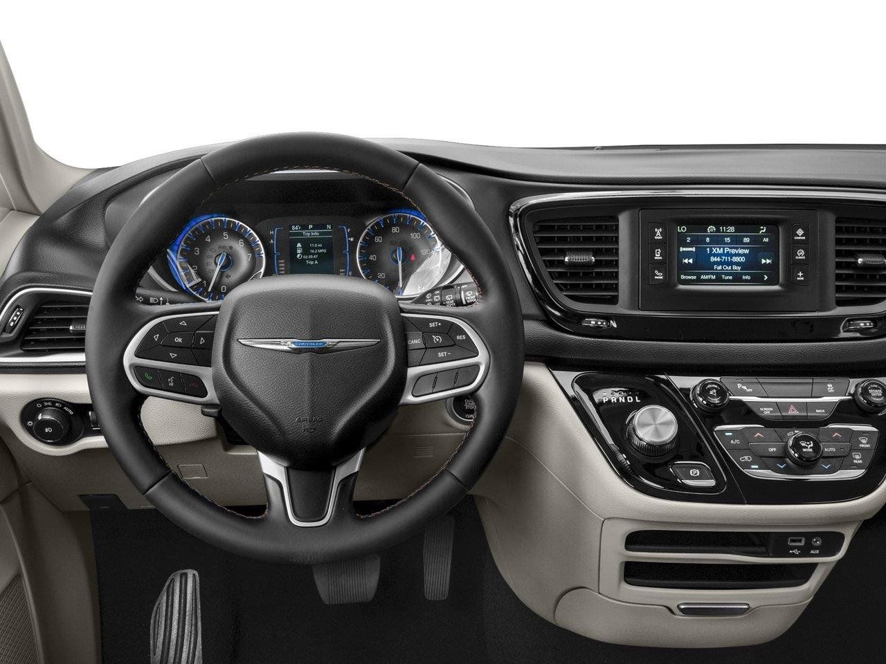 Used 2018 Chrysler Pacifica Touring-L w/ Advanced Safetytec Group FWD image 2