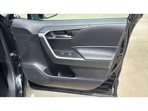 Certified 2022 Toyota RAV4 XLE AWD/4WD image 32