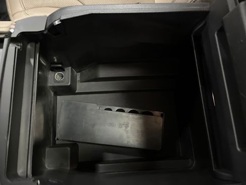 Used 2024 Ford Expedition Limited image 28