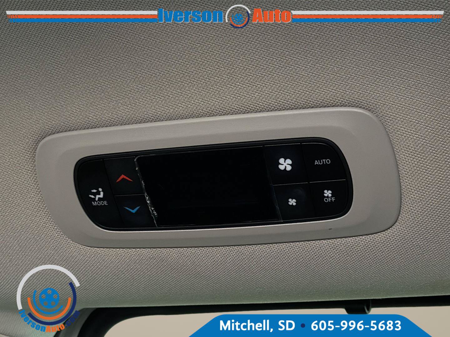 Used 2023 Chrysler Pacifica Touring-L FWD image 27