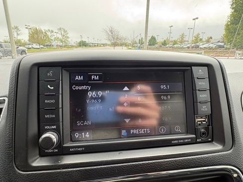 Used 2019 Dodge Grand Caravan SXT FWD image 21