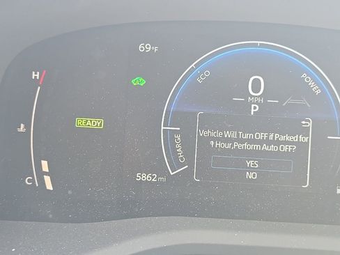 Used 2025 Toyota Camry SE image 14