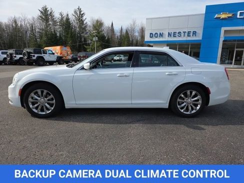 Used 2021 Chrysler 300 Touring L image 6